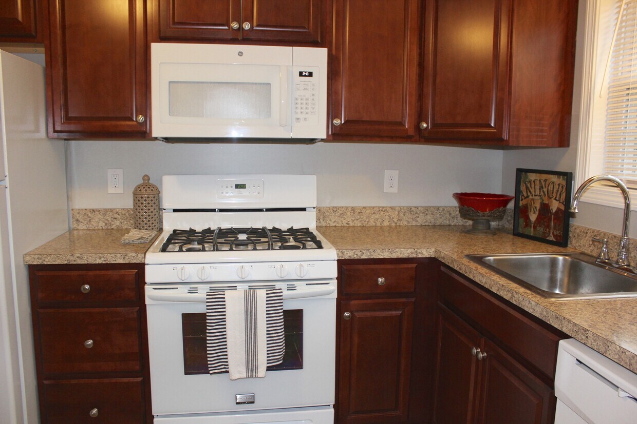 Kitchen - 252 Montcalm St