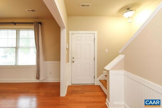 Building Photo - 328 Marquette Ct