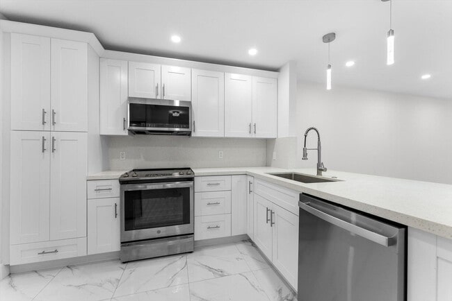 Building Photo - 265 Cape Cod Cir