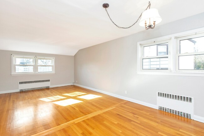 Building Photo - 32 Lester Pl
