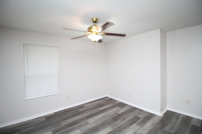 Building Photo - 3BR Cottage-Style Home in Milton with LVP Flooring, Partially Fenced Yard & Convenient Location N...