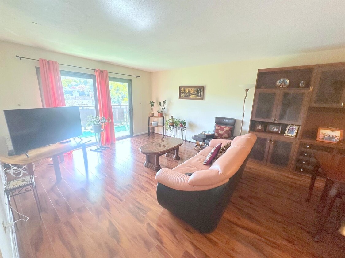 Foto principal - 998 Massachusetts Ave
