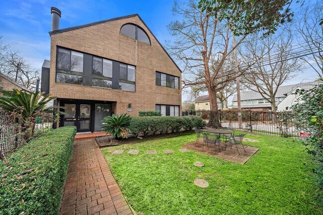 Building Photo - 2349 Albans Rd