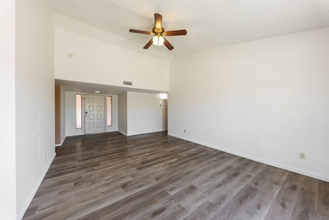 Building Photo - 8539 W Diana Ave