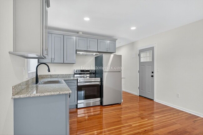 Foto del edificio - 4938 SE Foster Rd