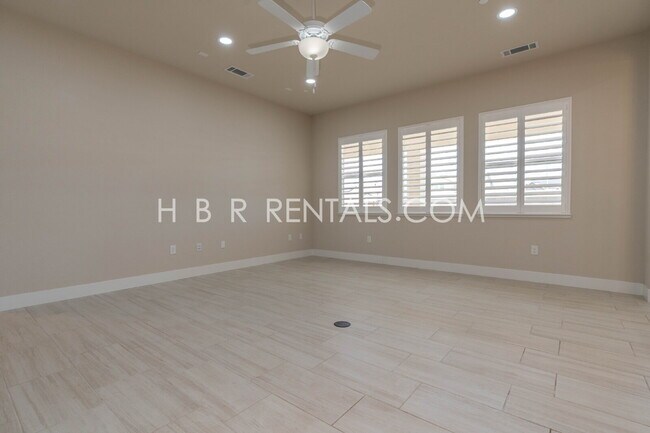 Building Photo - Spacious Elegance: 4-Bedroom with 3.5 Baths on Ottawa Ave, Manteca!