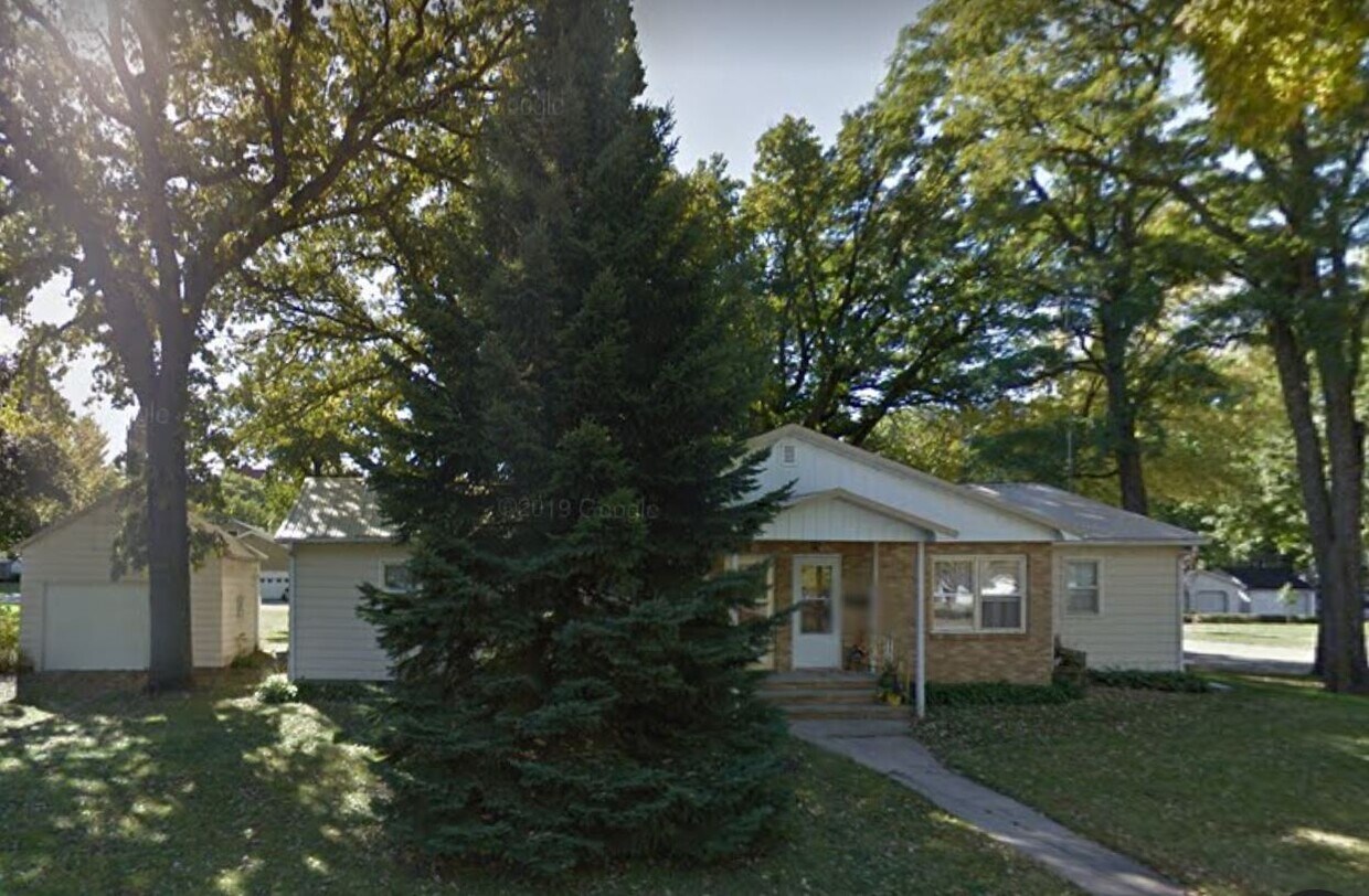 Duplex - 125 W 1st St
