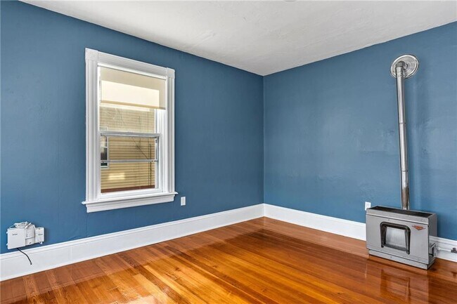 Building Photo - 266 Sayles Ave