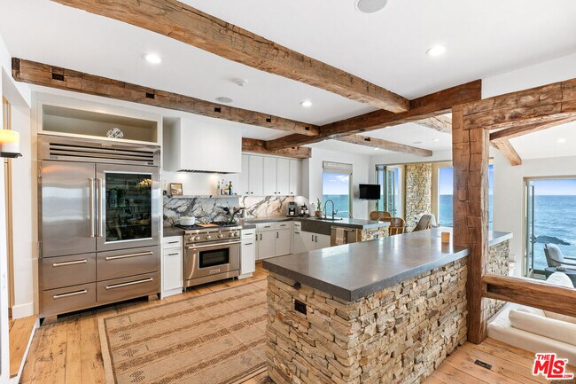 Foto del edificio - 24920 Malibu Rd