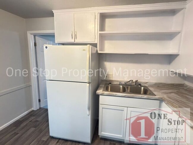 Building Photo - Beautiful 2 Bedroom 1.5 Bathroom in Kansas...