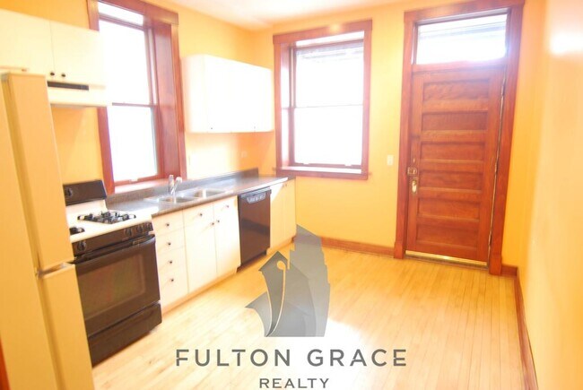Building Photo - 1320 W Farwell Ave