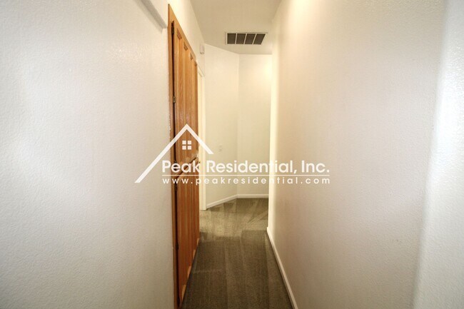 Foto del edificio - Spacious Lincoln 3bd/2ba Home with 3 Car G...
