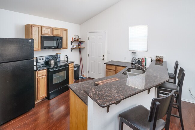 Foto del edificio - A slice of the Texas Hill Country - 1 Bedroom, 1 Bathroom with large back deck!