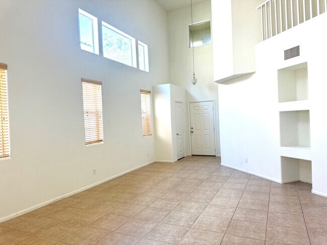 Foto del edificio - 8831 Palm Creek Ct