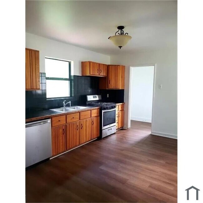 Building Photo - 2658 Faure Dr S