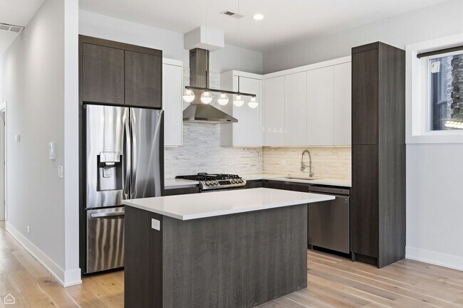 Building Photo - 1042 S Oakley Blvd