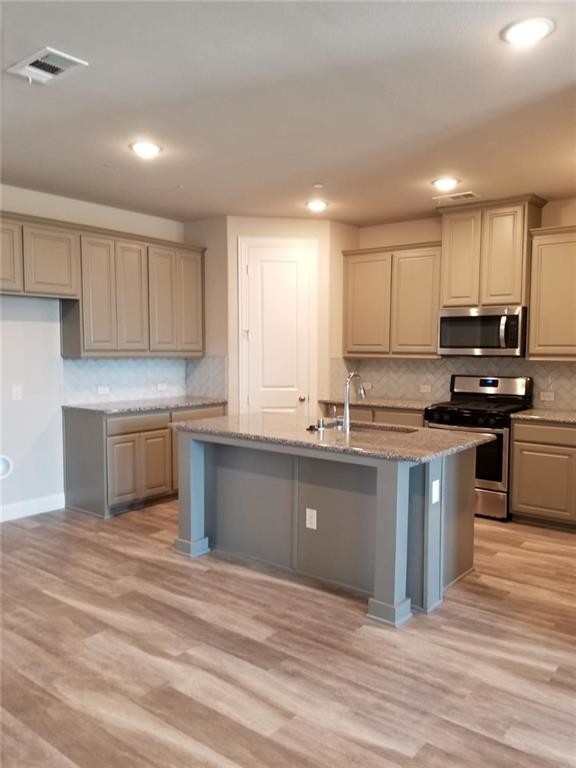 Building Photo - 908 Estelle Dr
