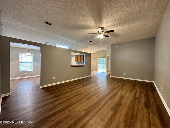 Foto del edificio - 8705 Star Leaf Rd N
