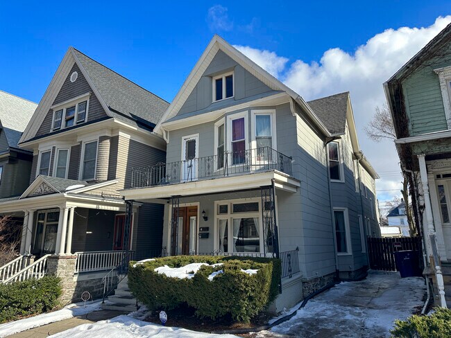Building Photo - 351 Ashland Ave