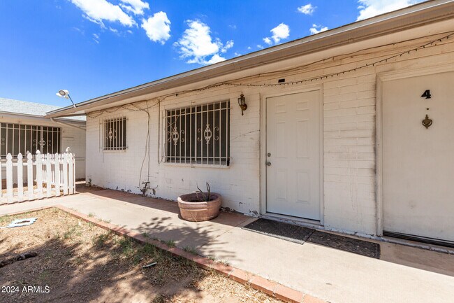 Building Photo - 2226 W Heatherbrae Dr