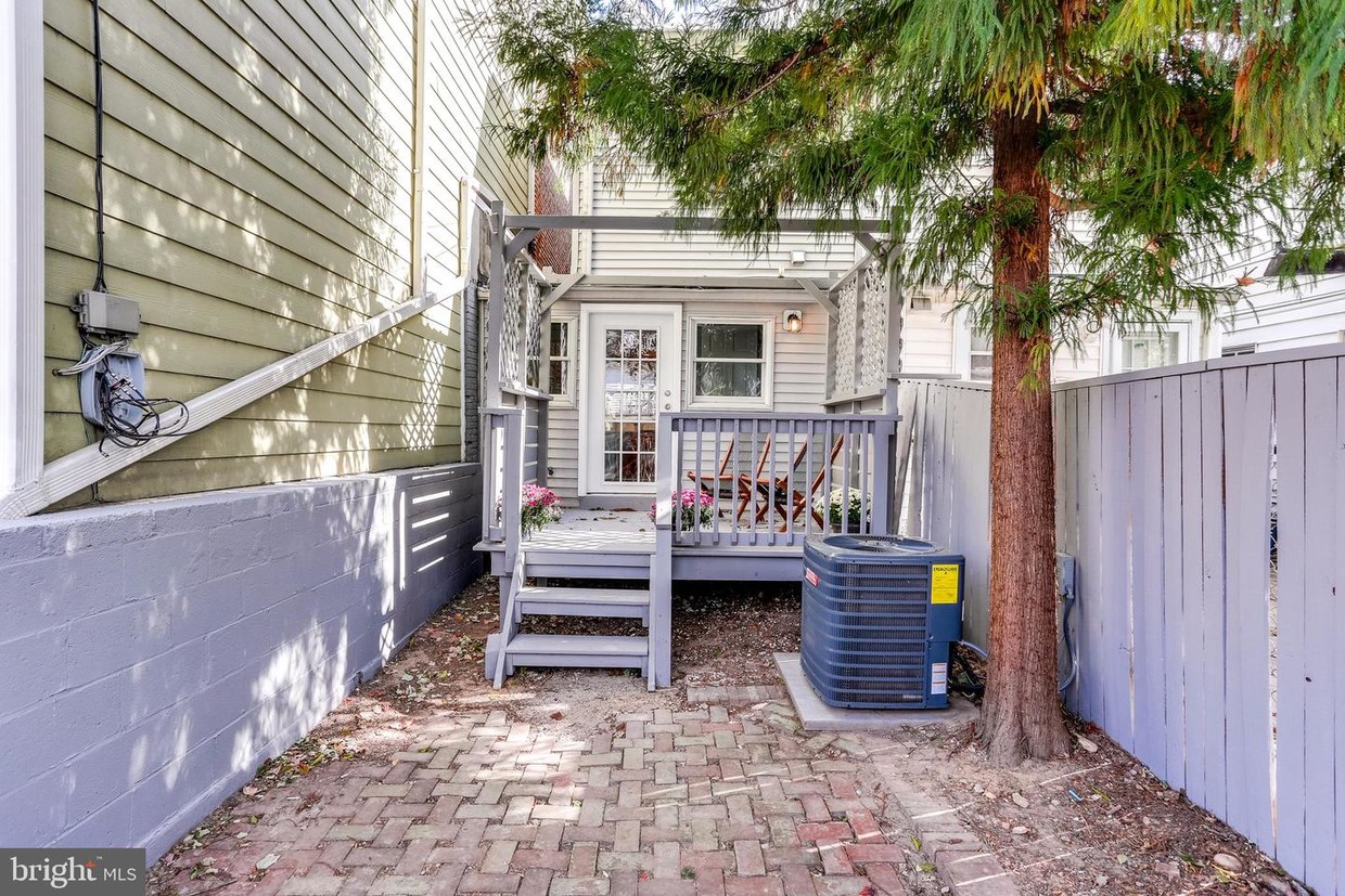 Primary Photo - 1402 Patapsco St