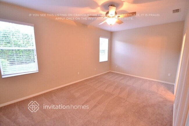 Foto del edificio - 6870 Lake Eaglebrooke Dr