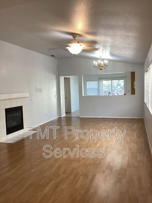 Foto del edificio - 9440 Stone Springs Dr