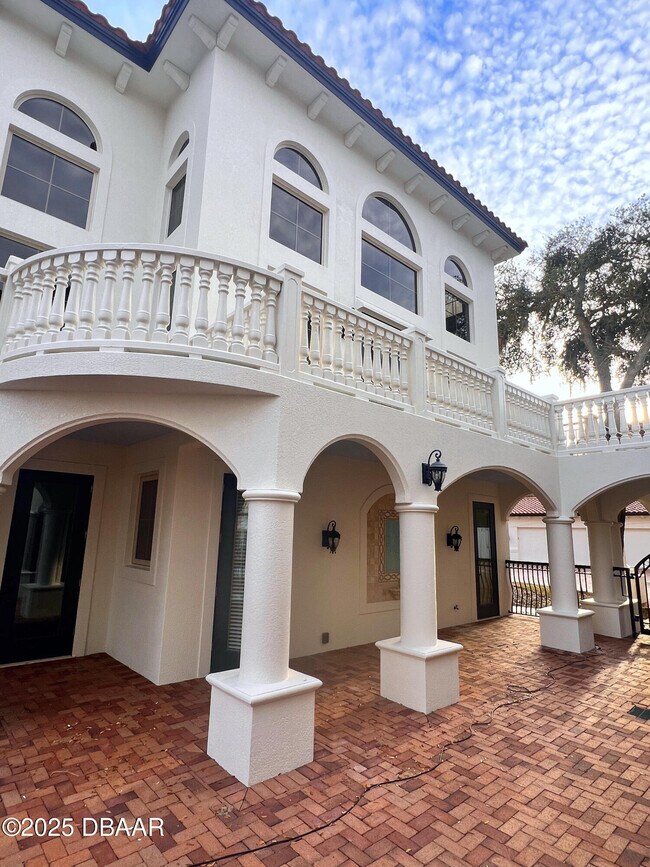 Building Photo - 5090 Riverside Dr