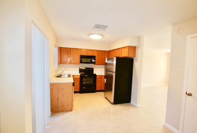 Foto del edificio - 3811 Landmark Dr