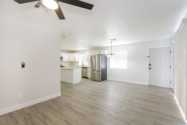 Building Photo - 5115 Souvenir Ln