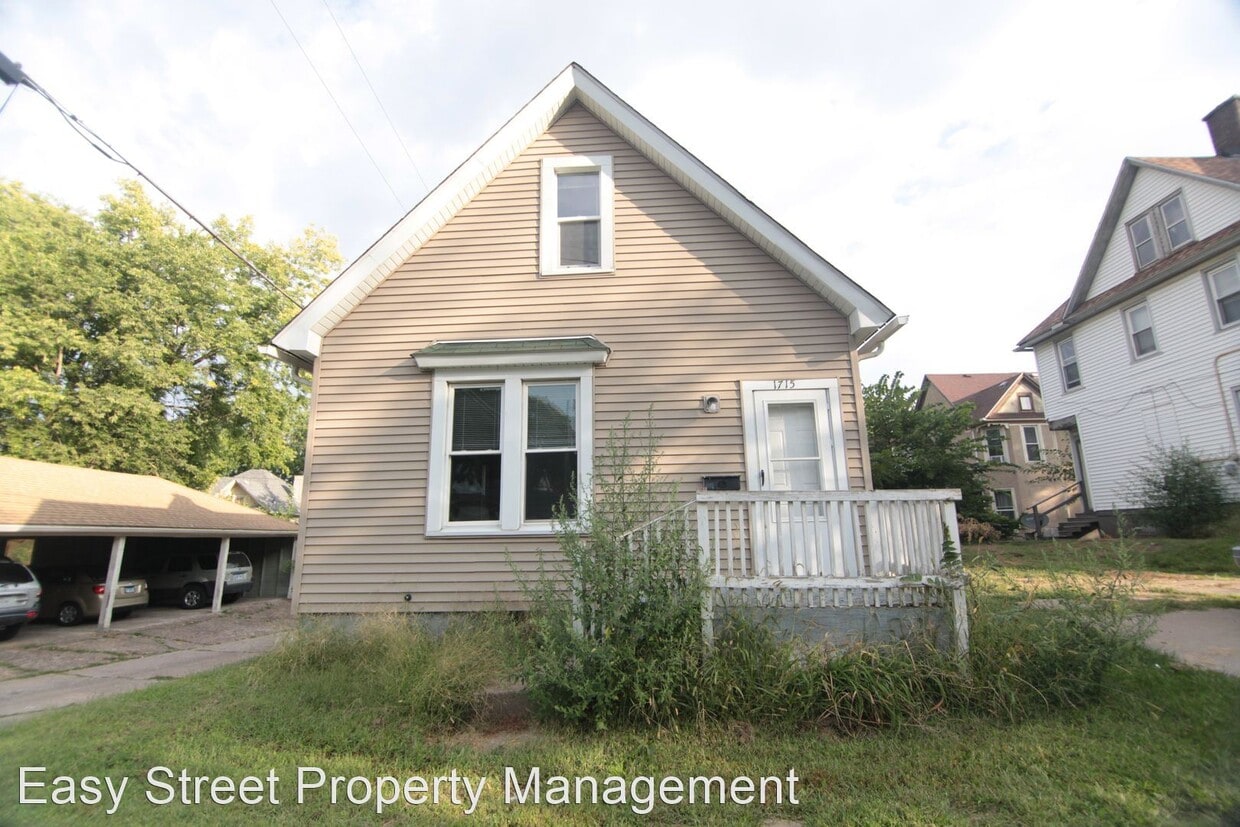 2 br, 1 bath House 1715 13th Avenue House Rental in Rock Island, IL