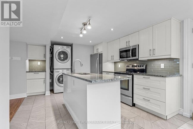 Building Photo - 3B Birchwood Dr