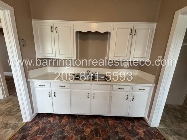 Building Photo - 2519 St Charles Ave SW