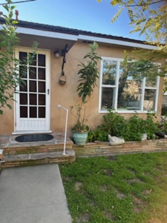 Building Photo - Guest House