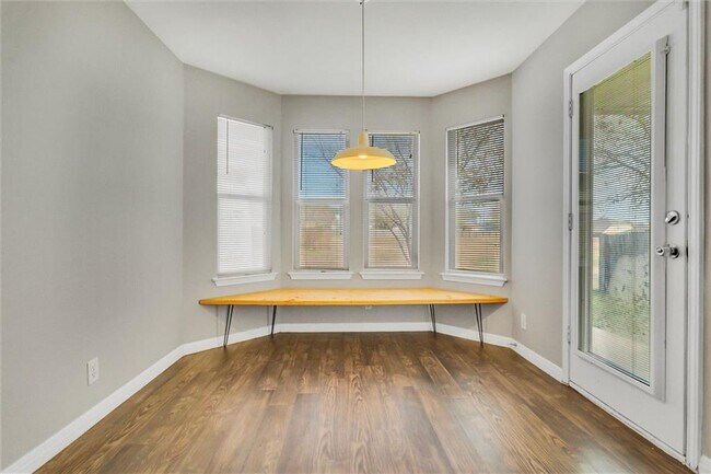 Building Photo - 1706 Royal Ascot Dr