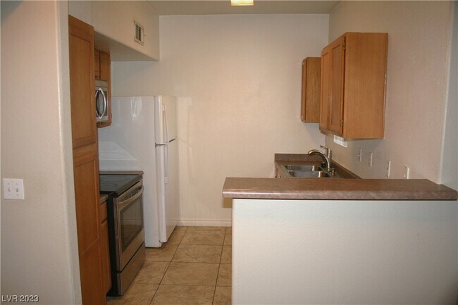 Foto del edificio - 7255 W Sunset Rd
