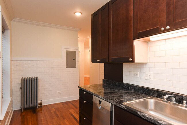 Building Photo - 849 W Agatite Ave