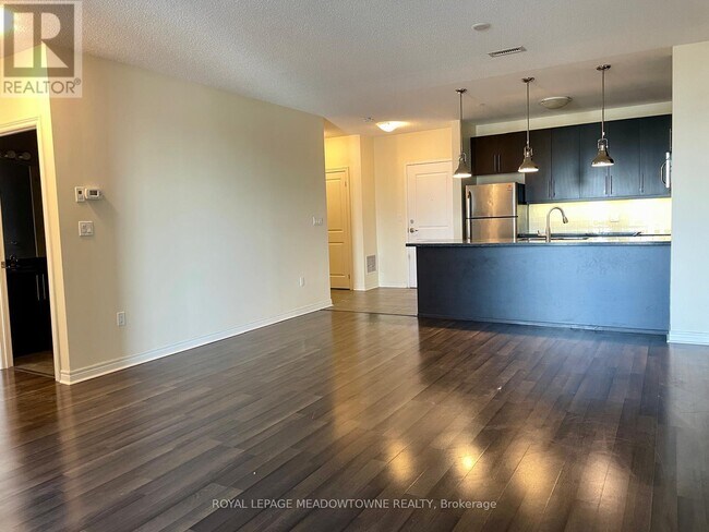 Building Photo - 33 Whitmer St