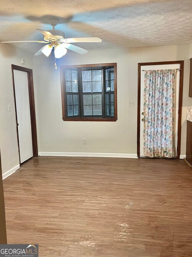 Building Photo - 566 Brookfield Way