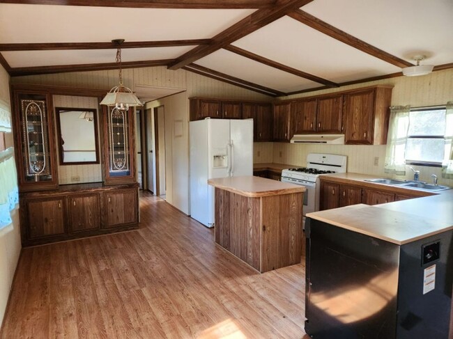 Building Photo - 3 Bedrooms, 2 Bathrooms Trailer home in Ni...