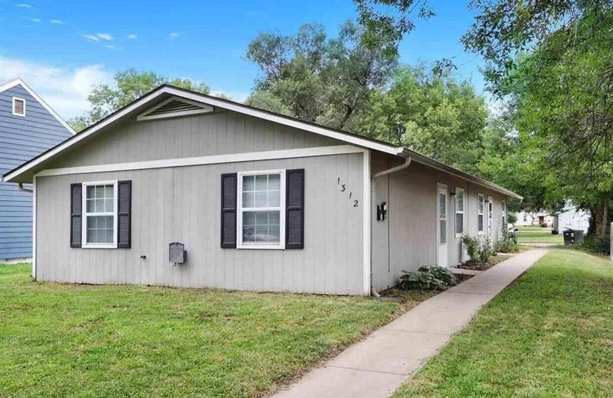 Primary Photo - Close to City Park