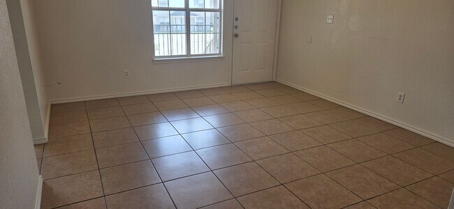 Building Photo - 3309 Barcelona Dr