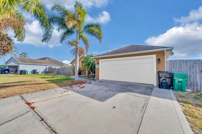 Building Photo - 214 SW Milburn Cir