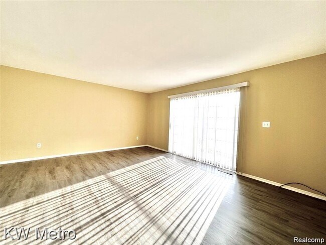 Foto del edificio - 32238 W 12 Mile Rd