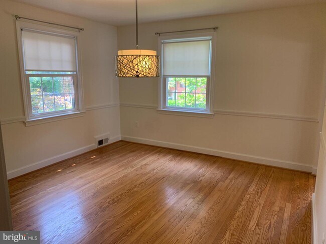 Foto del edificio - 5203 Saratoga Ave