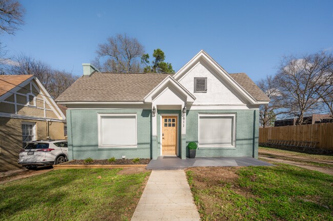 Foto del edificio - 611 W Houston St