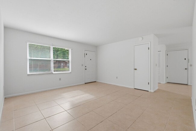 Building Photo - 2 Bedroom, 2 Bath House in Palmetto Woods!