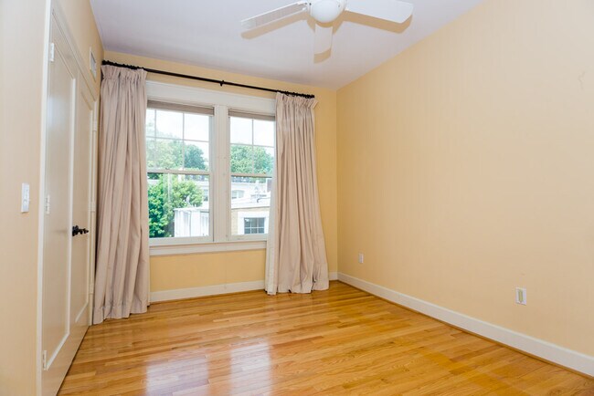 Foto del edificio - 2902 Porter St NW