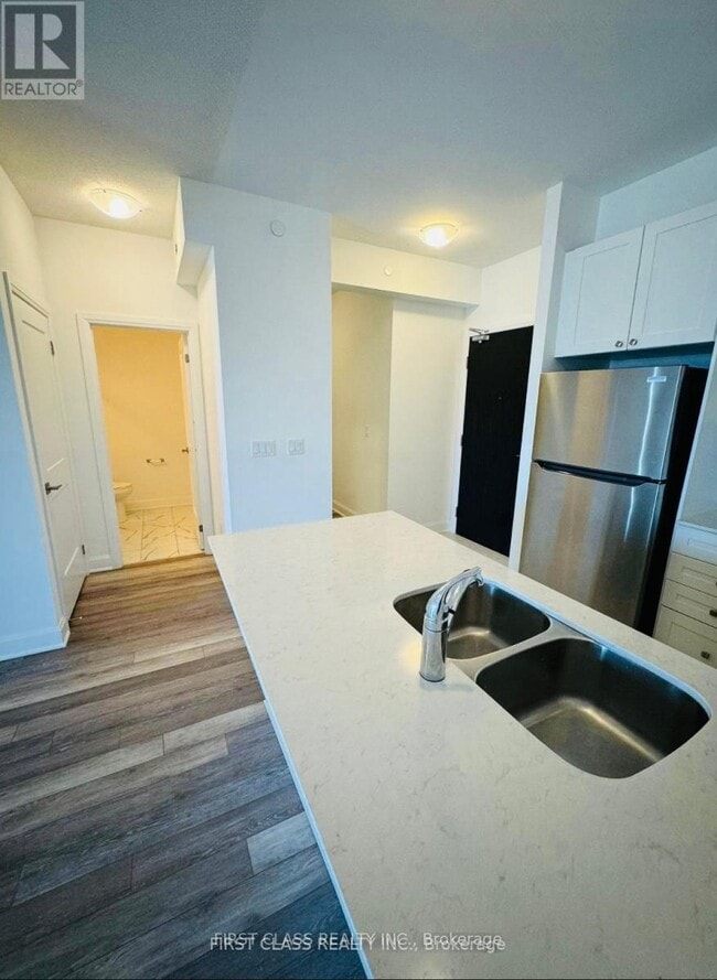 Building Photo - 50-450 Lakebreeze Dr