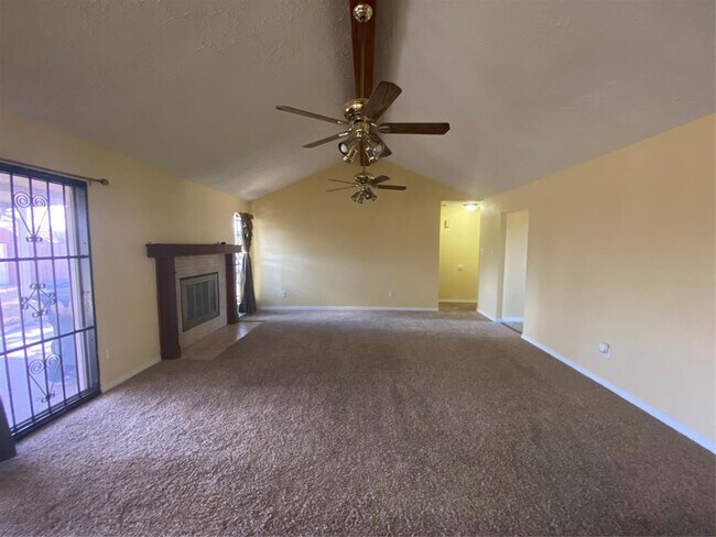 Building Photo - 1123 River Rock Dr